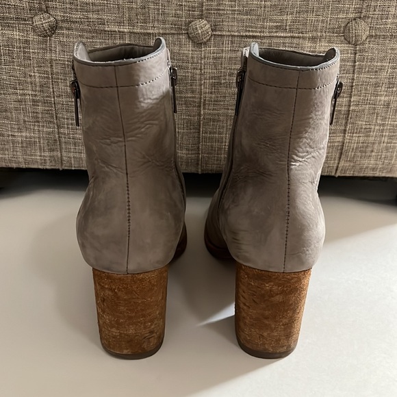 Frye Addie Double Zip Booties Sz 8 - Picture 6 of 9